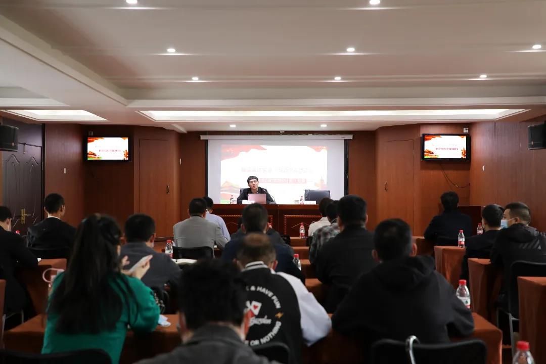 抖圈官网集团系统举办《习近平在浙江》采访实录专题辅导报告会.jpg