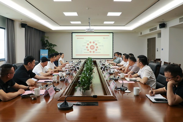 6月7日，，，，，甘肃温州商会、中利集团来访集团开展商务洽谈 (1).jpg